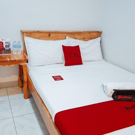 Reddoorz Near Ramiro Community Hospital Hotel Totolan Kültér fotó