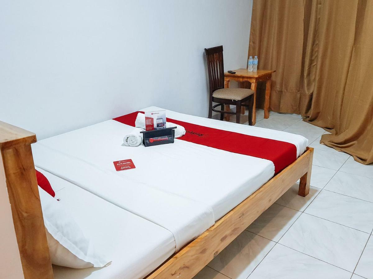 Reddoorz Near Ramiro Community Hospital Hotel Totolan Kültér fotó