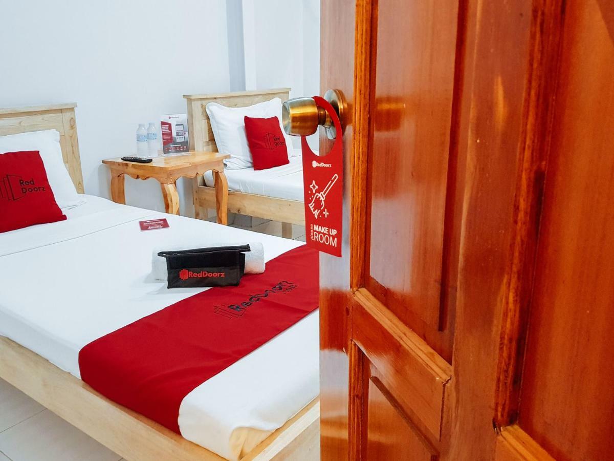 Reddoorz Near Ramiro Community Hospital Hotel Totolan Kültér fotó
