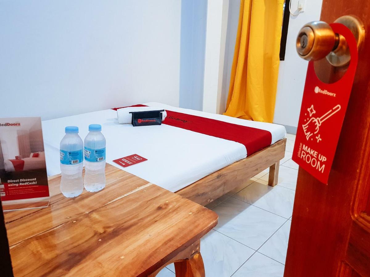 Reddoorz Near Ramiro Community Hospital Hotel Totolan Kültér fotó
