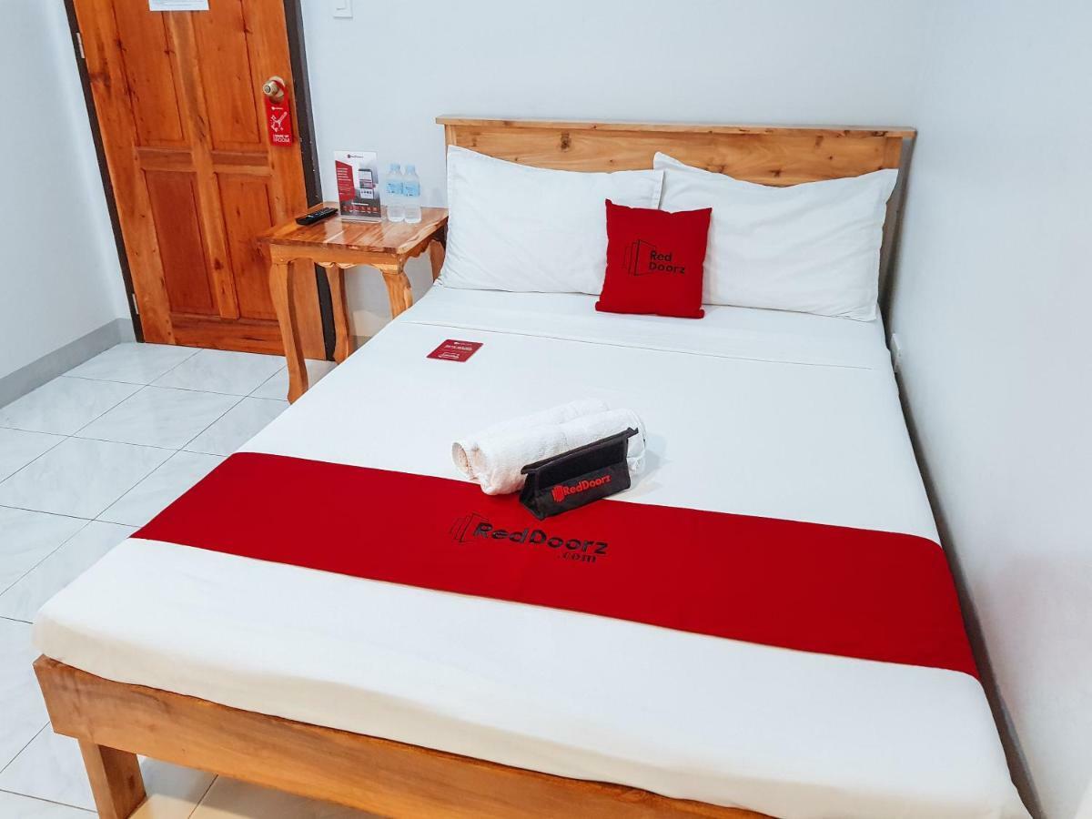Reddoorz Near Ramiro Community Hospital Hotel Totolan Kültér fotó