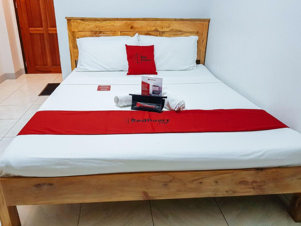 Reddoorz Near Ramiro Community Hospital Hotel Totolan Kültér fotó