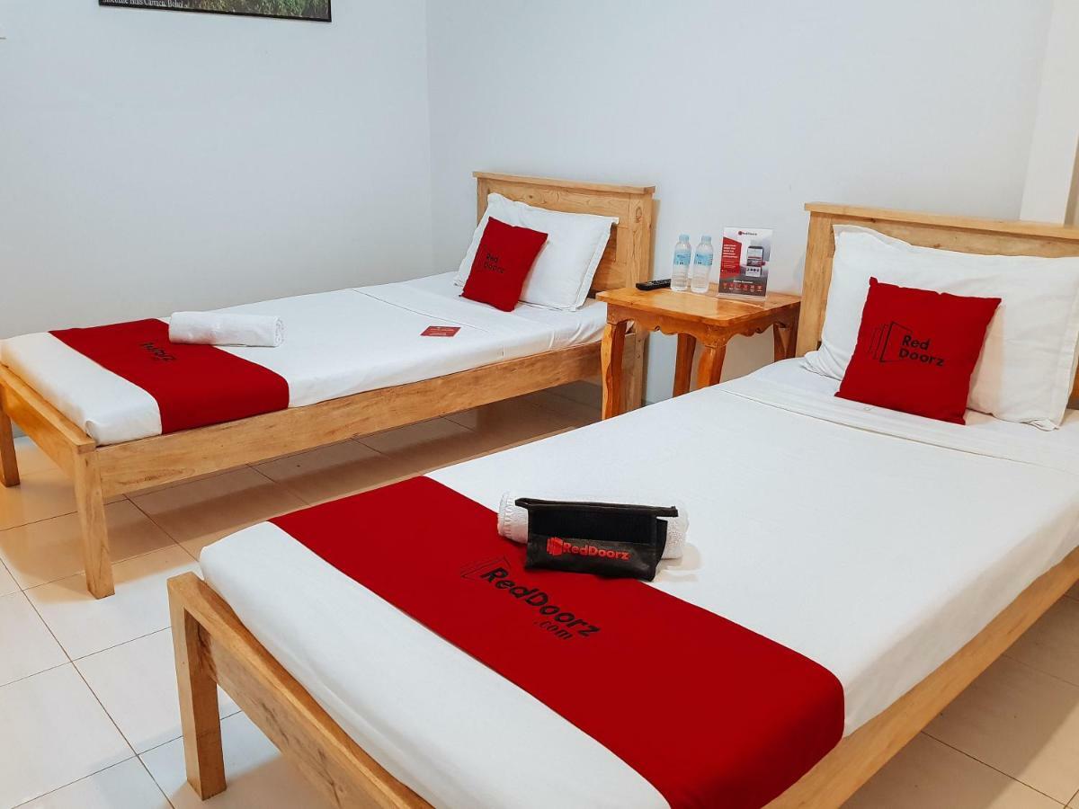 Reddoorz Near Ramiro Community Hospital Hotel Totolan Kültér fotó