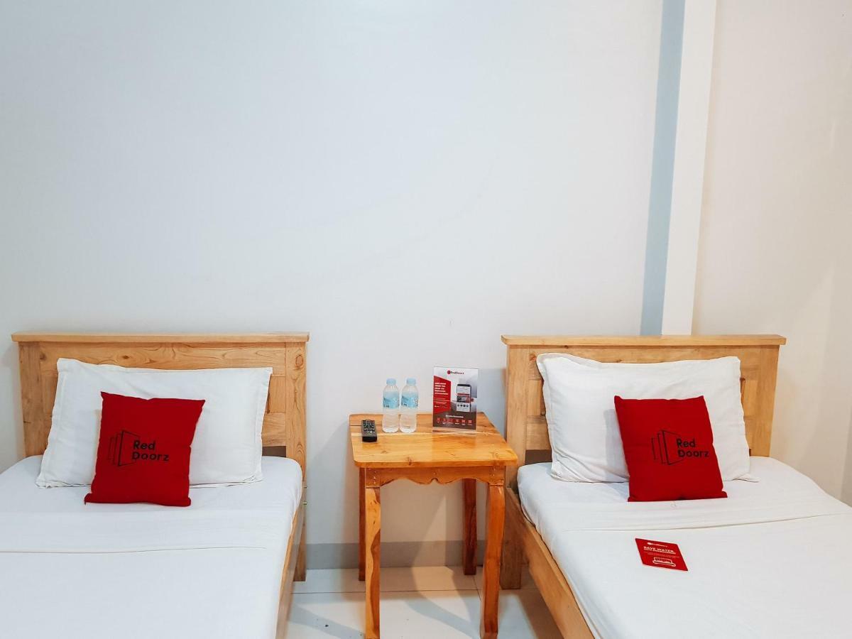 Reddoorz Near Ramiro Community Hospital Hotel Totolan Kültér fotó