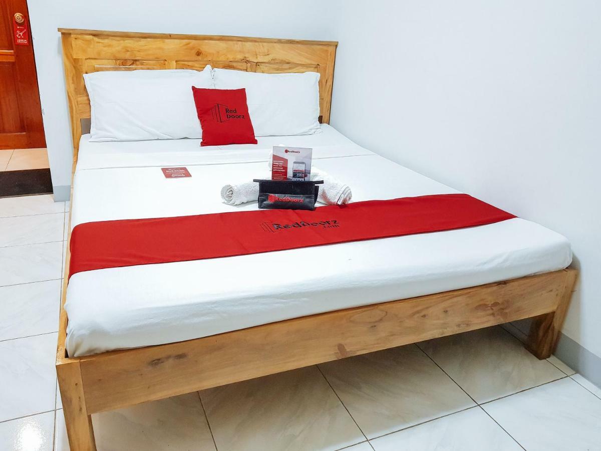 Reddoorz Near Ramiro Community Hospital Hotel Totolan Kültér fotó